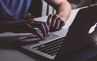 开云体育官网-小组最弱对手踢爆上港防线 混乱防守半场险就缴枪