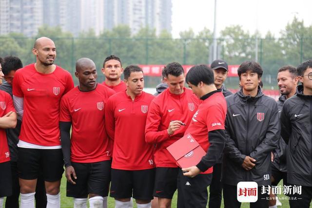 开云体育平台-向队长告别！周定洋效力成都蓉城经典瞬间