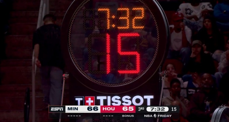 开云体育链接-出了点小状况！森林狼火箭激战正酣 计时器突然故障需要调整