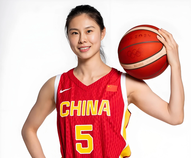 开云体育平台入口-王思雨替补出场，6投6中，砍下13分！中国女篮半场领先巴西13分